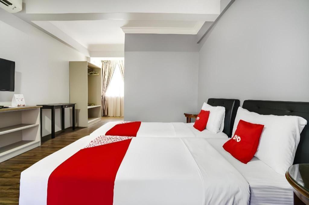 Capital O 90490 Zaques Hotel سونغاي بيتاني المظهر الخارجي الصورة