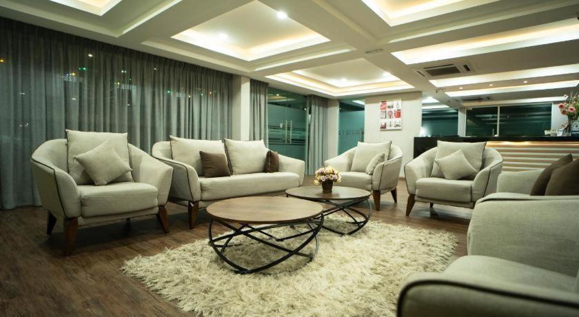 Capital O 90490 Zaques Hotel سونغاي بيتاني المظهر الخارجي الصورة